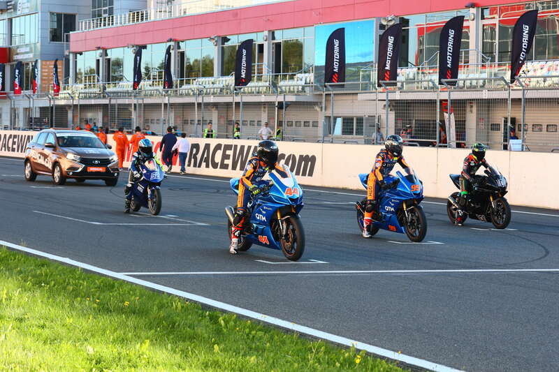 Delrus представляет юниорский кубок по кольцевым мотогонкам в рамках LAVR Motoring