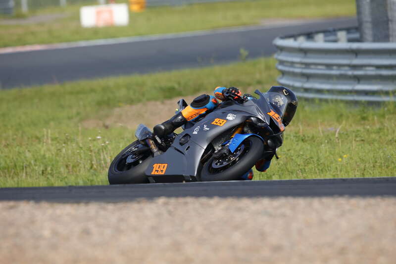 iMed QTM: Влад Гордейчук и Глеб Алексеев начали новый сезон Supersport в схватке за подиум