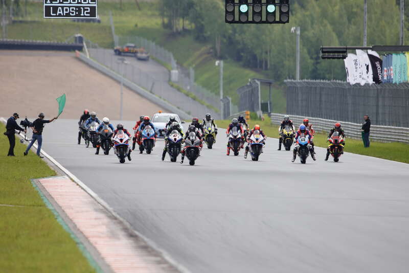 iMed QTM: Влад Гордейчук и Глеб Алексеев начали новый сезон Supersport в схватке за подиум